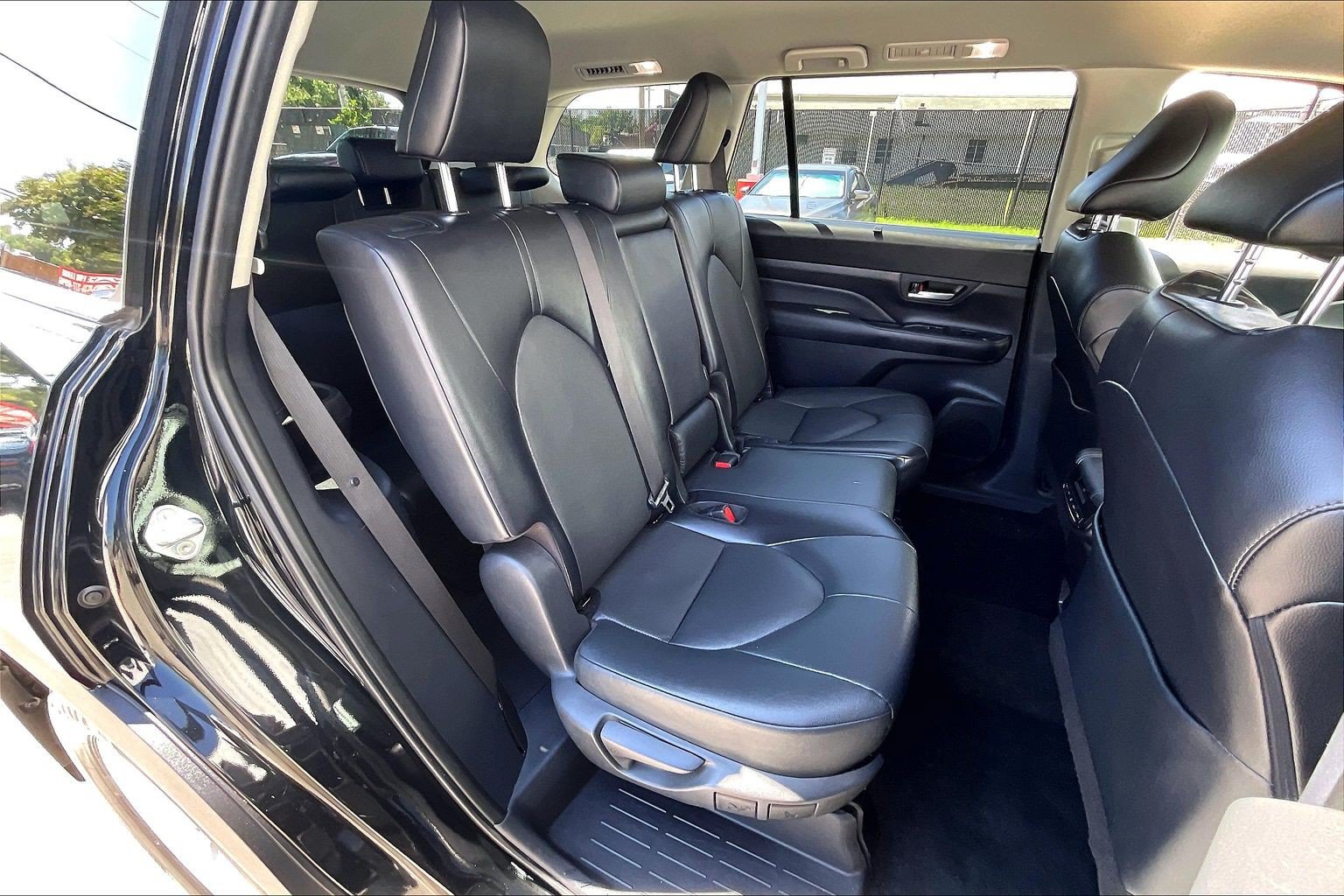 Used 2024 Toyota Grand Highlander AWD image 31