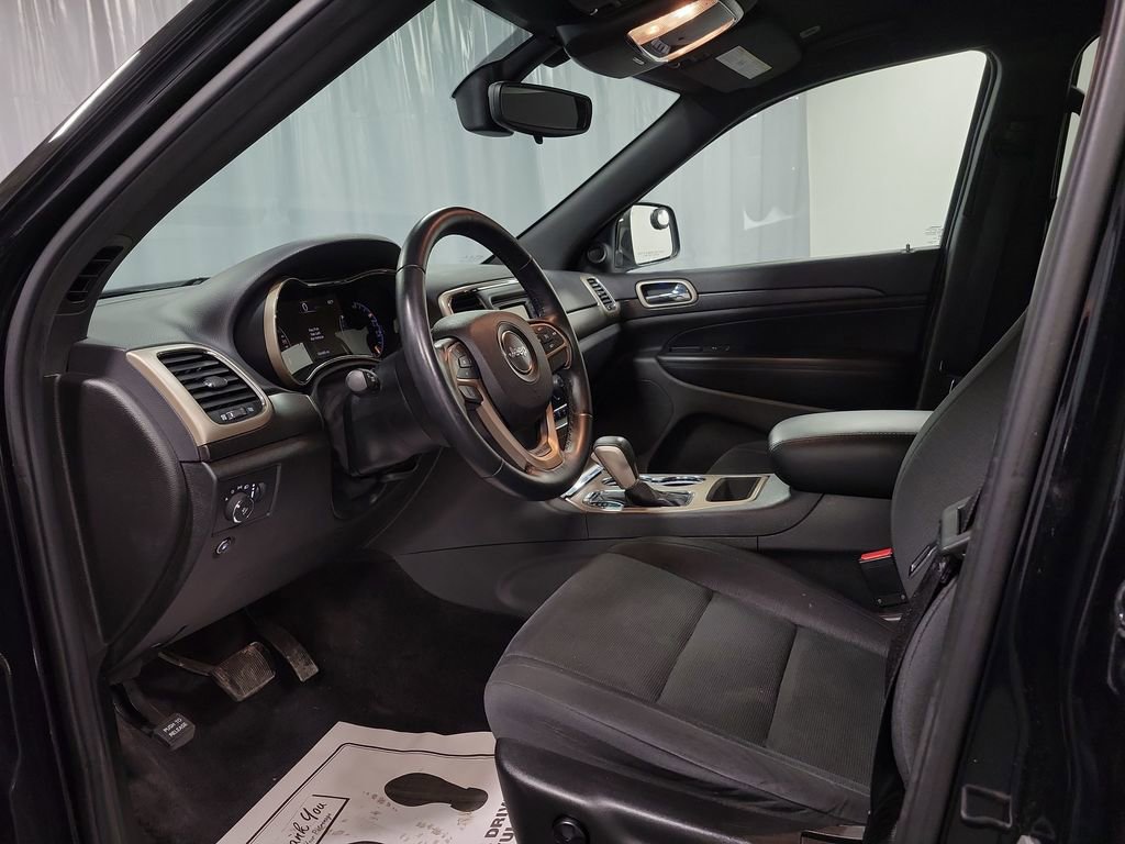 Used 2017 Jeep Grand Cherokee Laredo w/ Quick Order Package 23E image 13