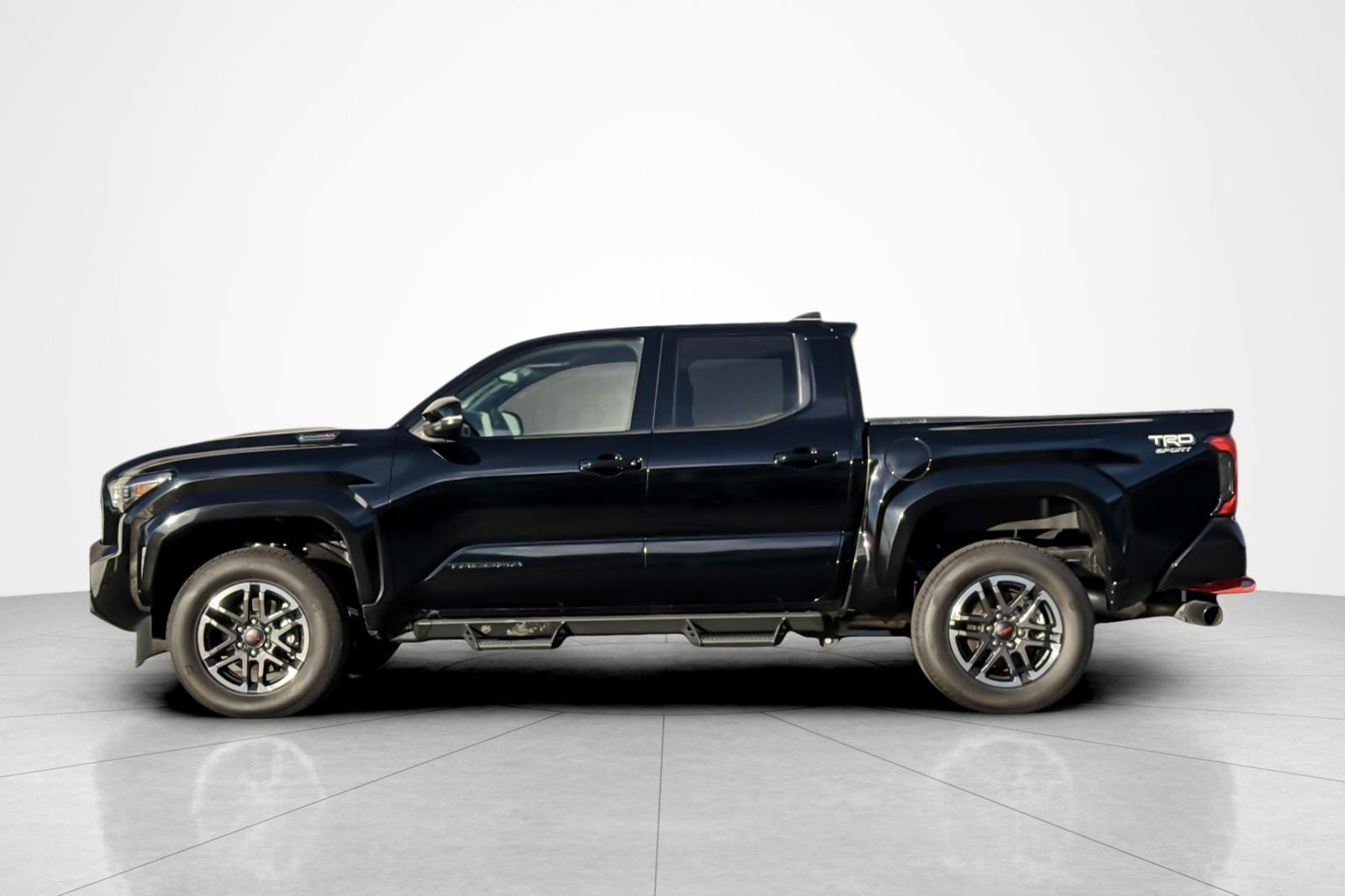 Used 2025 Toyota Tacoma TRD Sport image 2