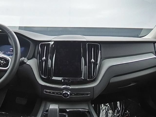 Used 2025 Volvo XC60 B5 Plus AWD/4WD image 17