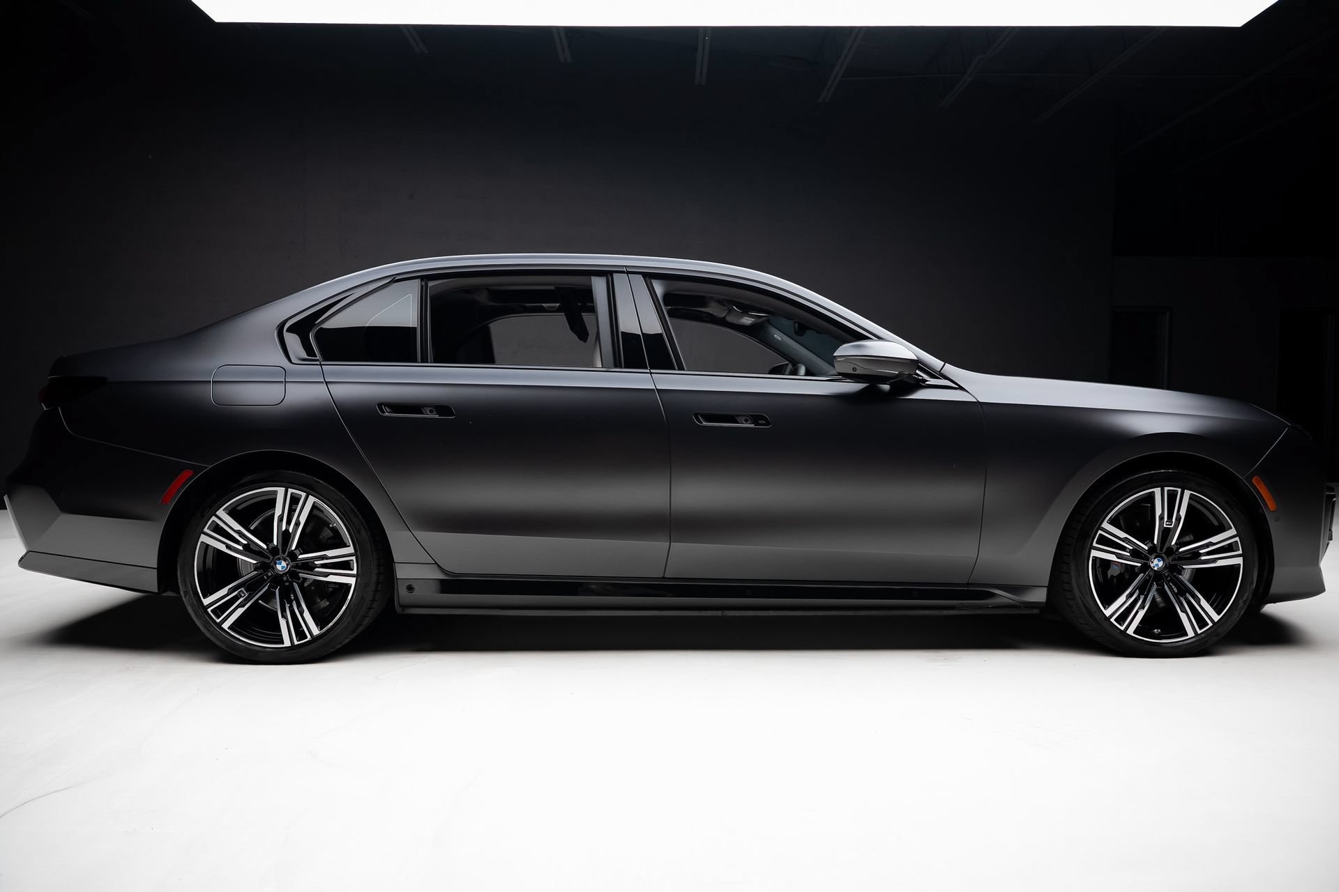 Used 2023 BMW i7 xDrive60 AWD/4WD image 34