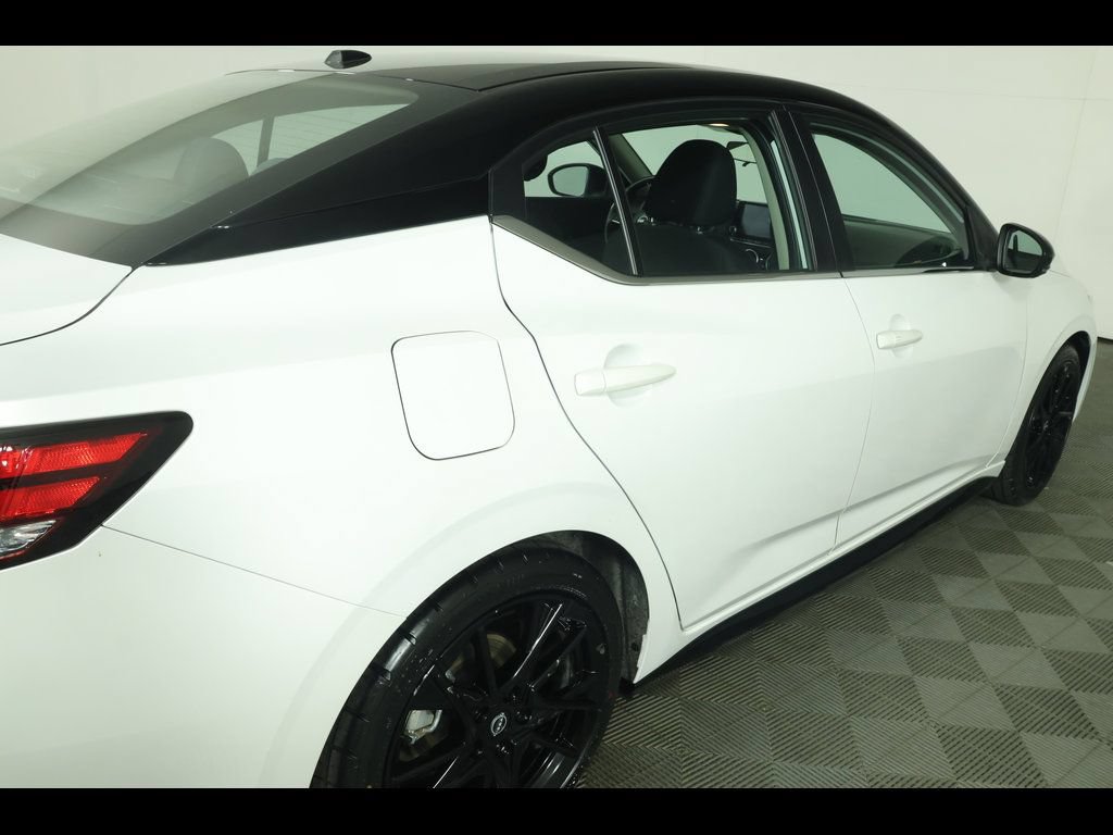 Used 2025 Nissan Sentra SR w/ Midnight Edition FWD image 16