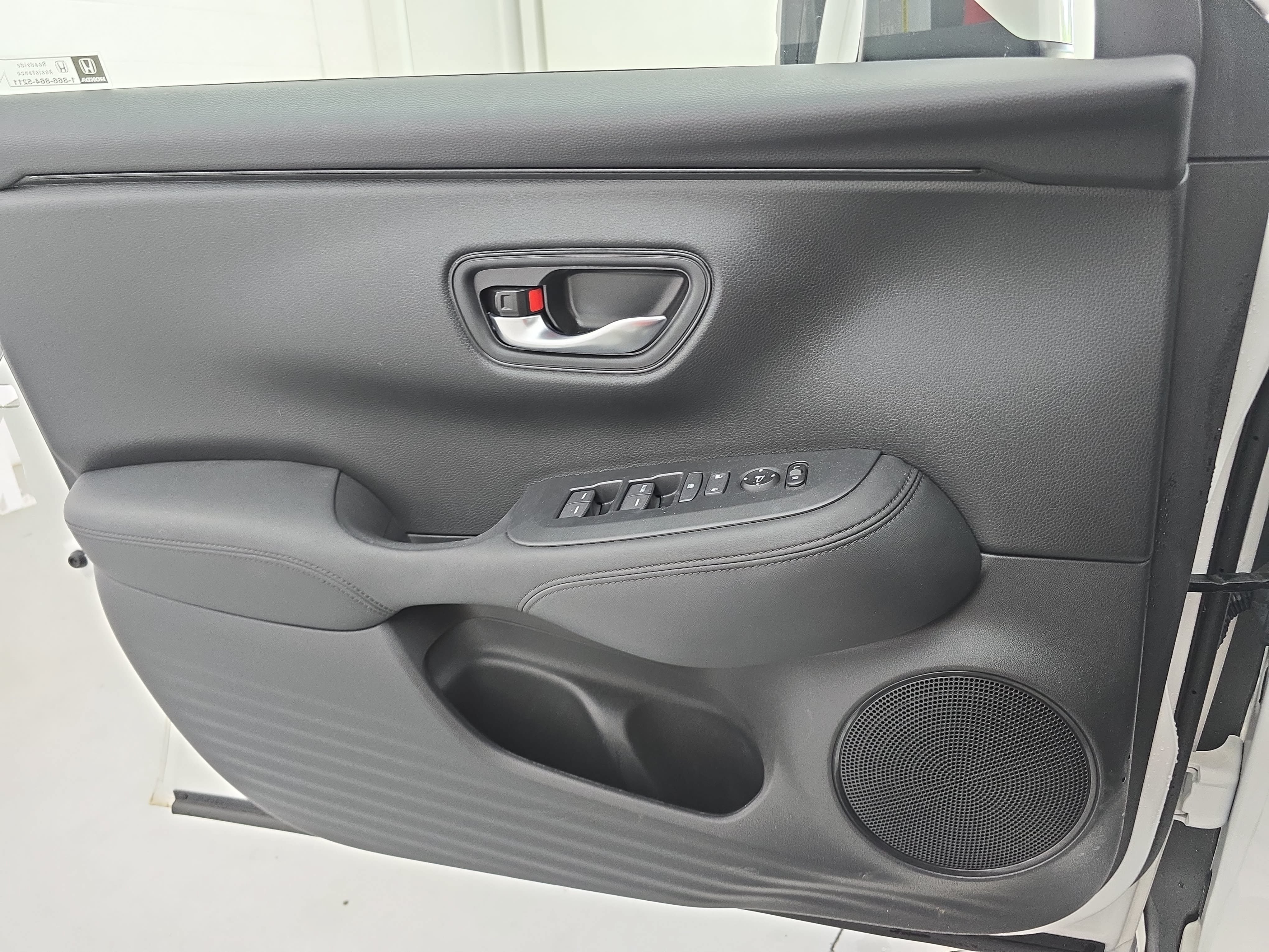 Certified 2025 Honda HR-V LX image 26