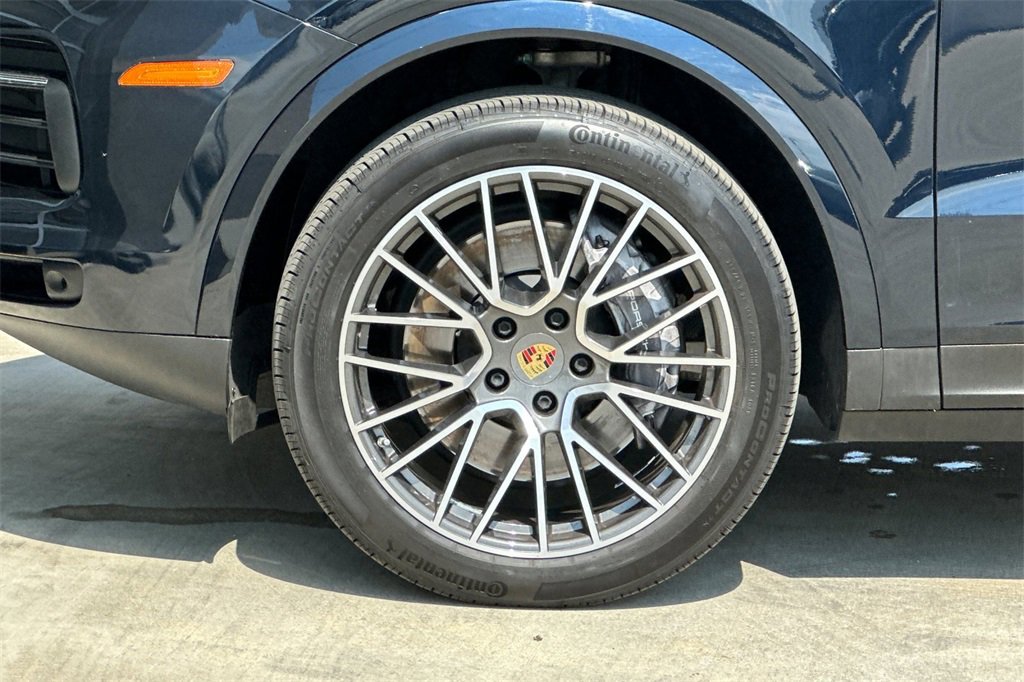 Used 2023 Porsche Cayenne Platinum Edition image 33