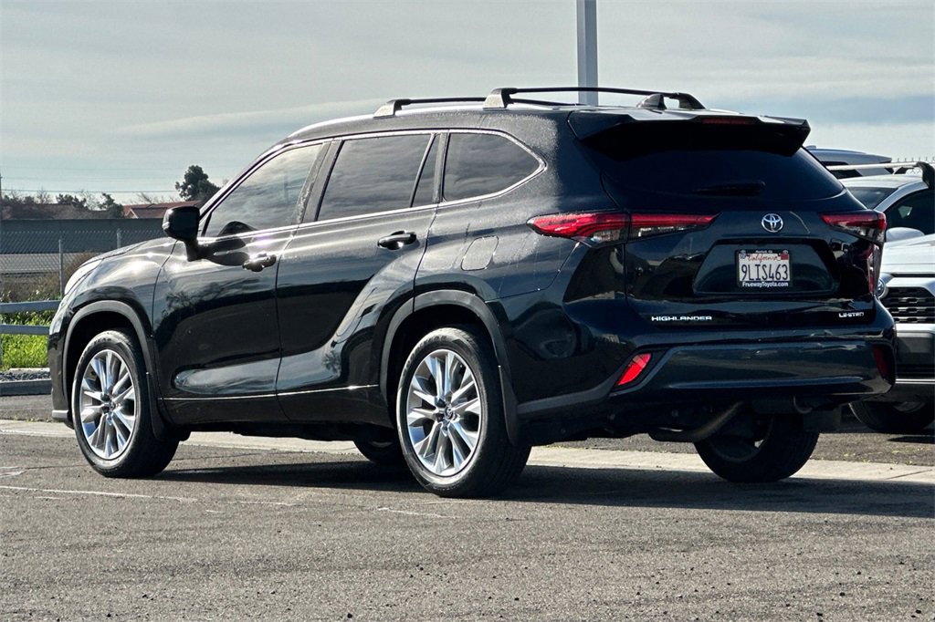 Used 2023 Toyota Highlander Limited image 7