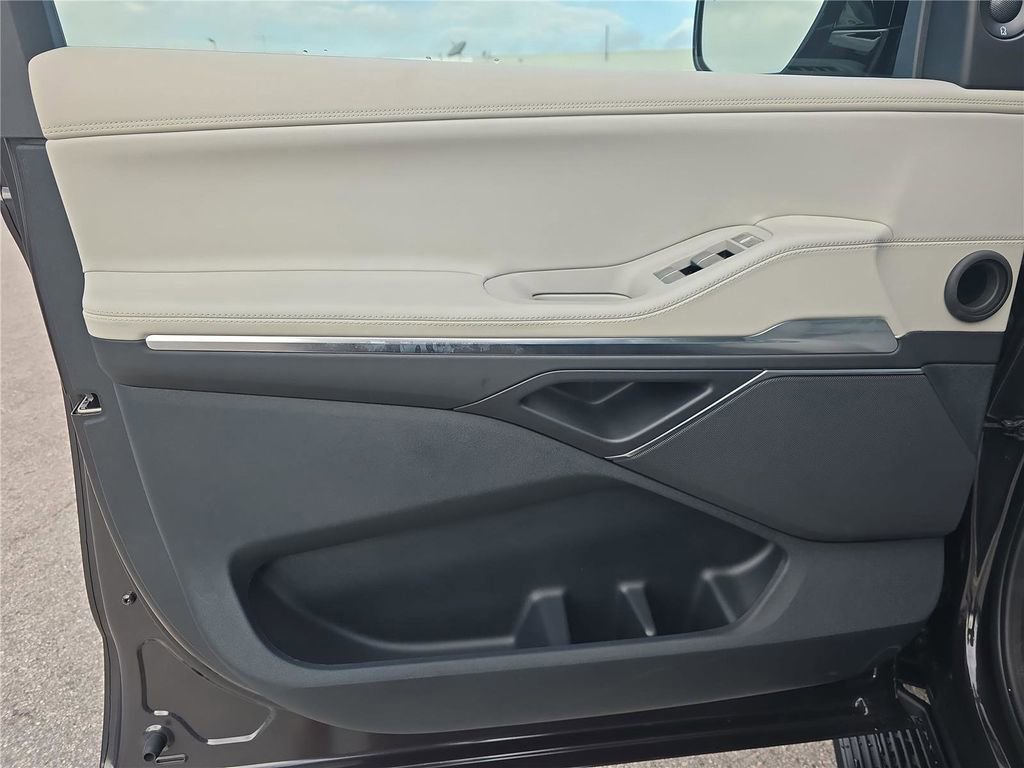 New 2026 Lincoln Navigator Premiere AWD/4WD image 16