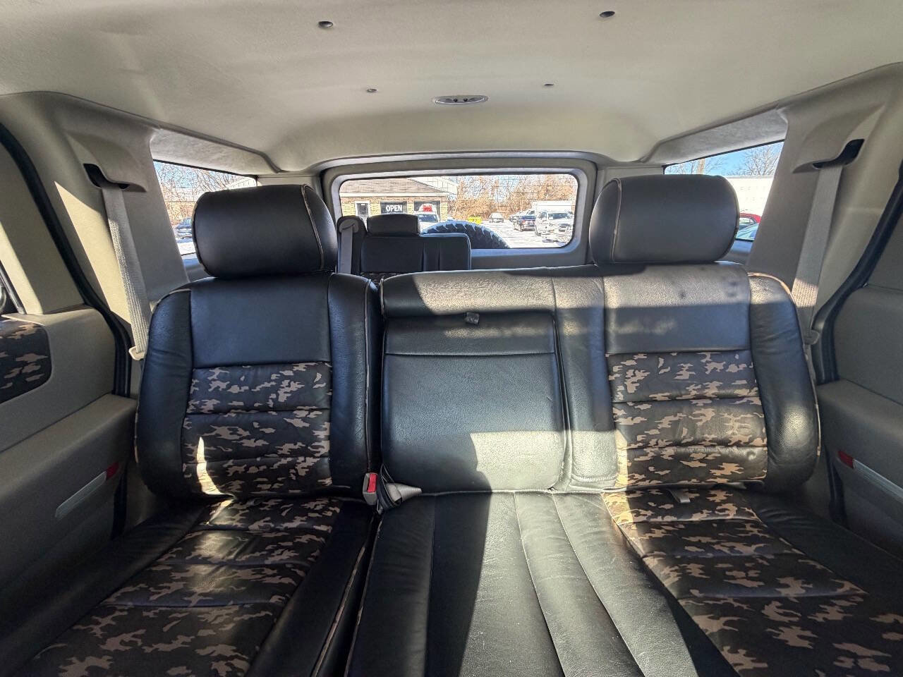 Used 2003 HUMMER H2 w/ Preferred Equipment Group image 22