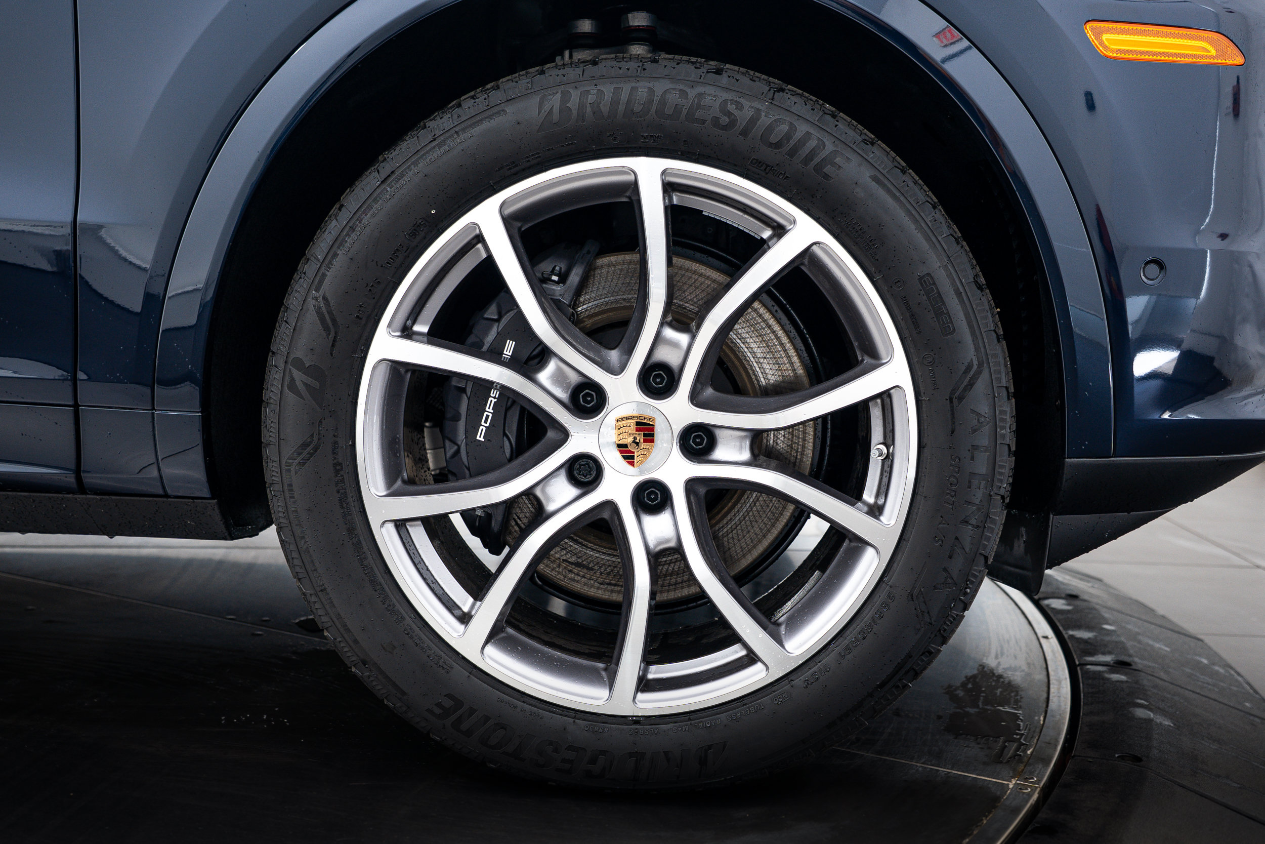 New 2026 Porsche Cayenne Coupe AWD/4WD image 11
