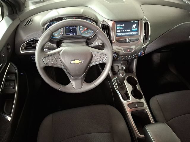 Used 2018 Chevrolet Cruze LT w/ Convenience Package FWD image 2