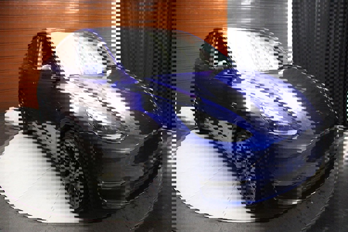 Used 2024 Tesla Model Y Performance image 17