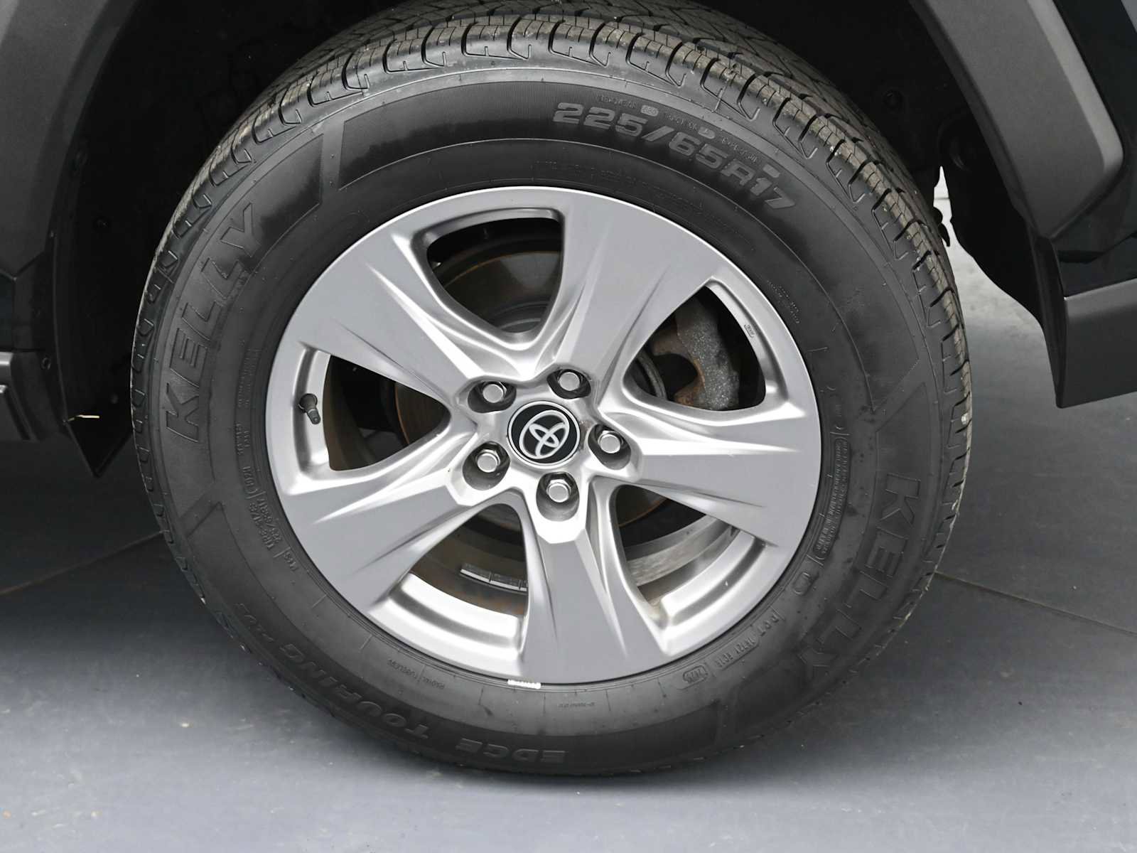Used 2022 Toyota RAV4 XLE image 5