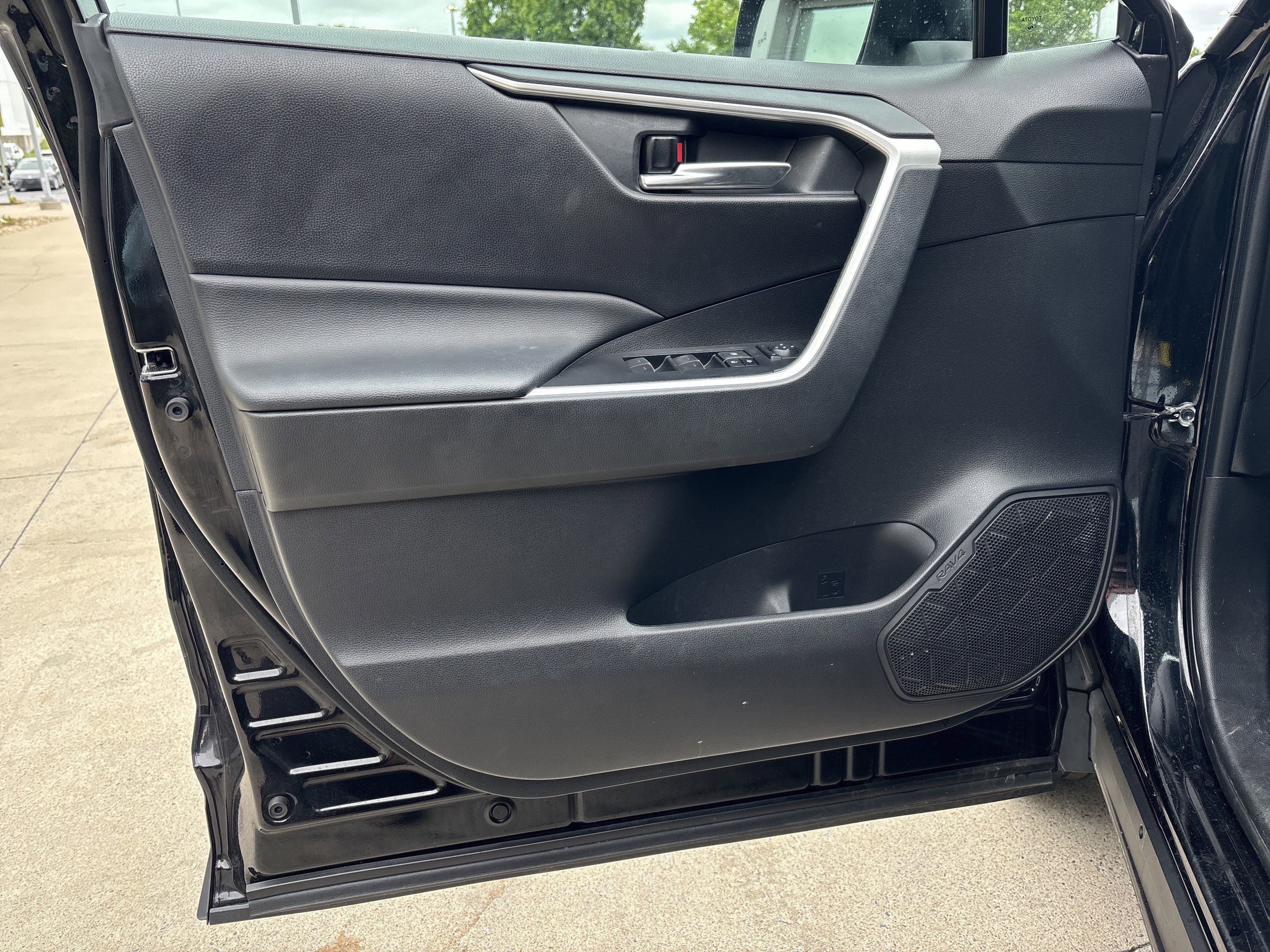 Used 2022 Toyota RAV4 XLE w/ Convenience Package AWD/4WD image 13