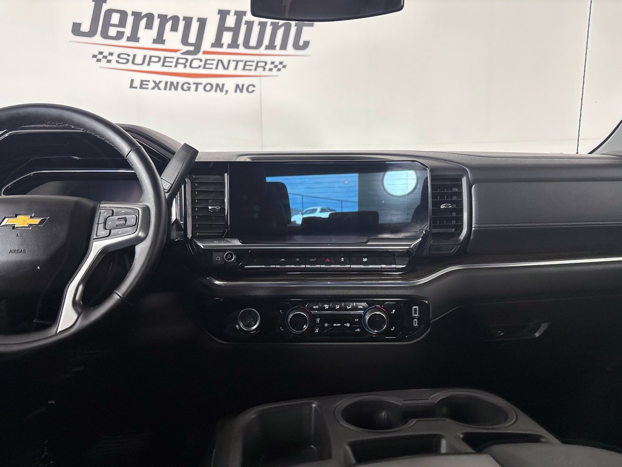 Used 2024 Chevrolet Silverado 1500 LT AWD/4WD image 23