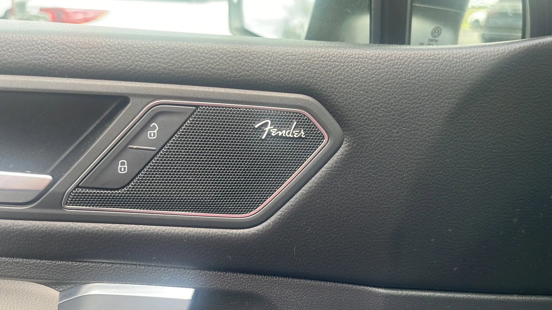 Used 2019 Volkswagen Tiguan SEL Premium image 24