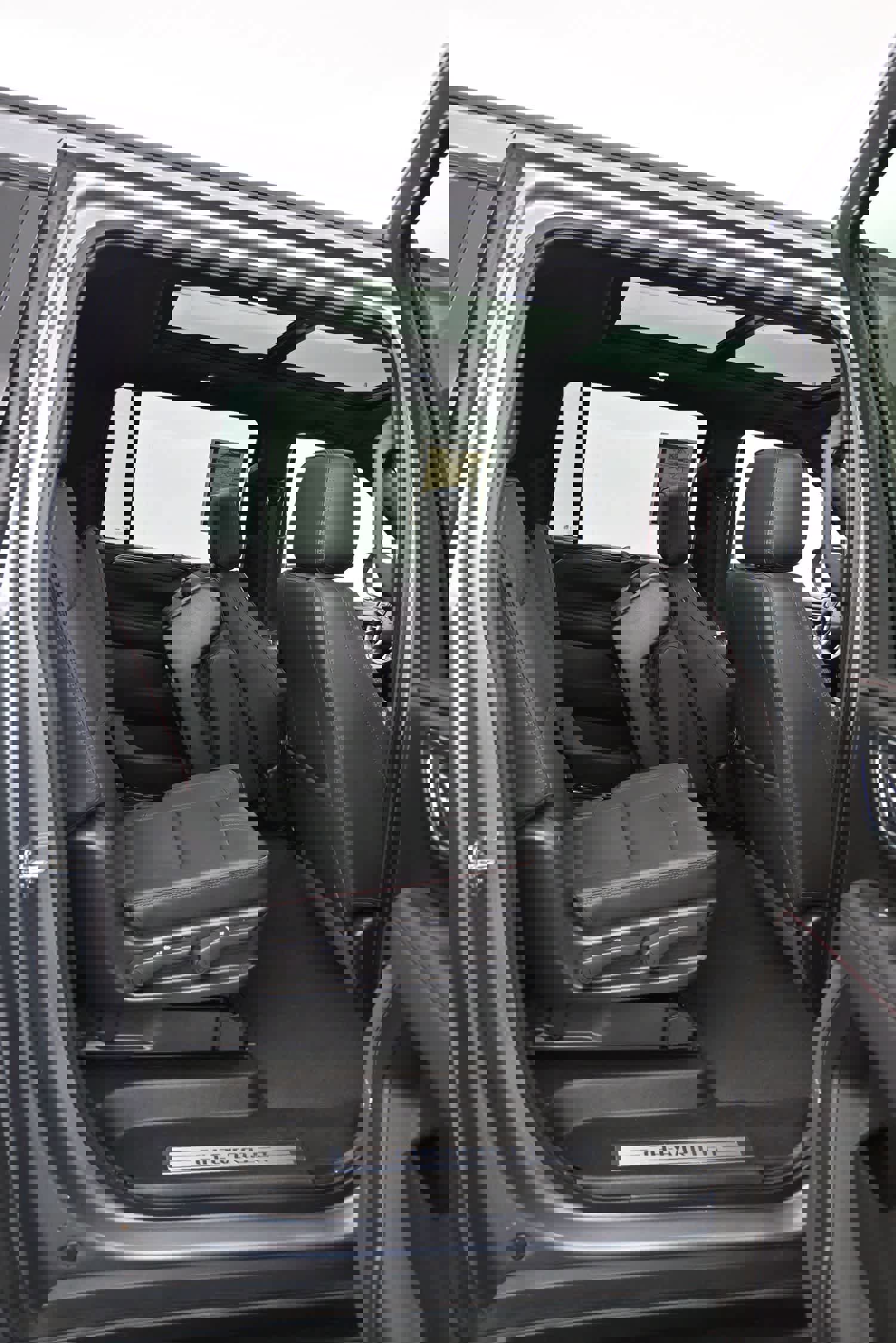 Used 2022 Chevrolet Suburban RST w/ Luxury Package AWD/4WD image 12