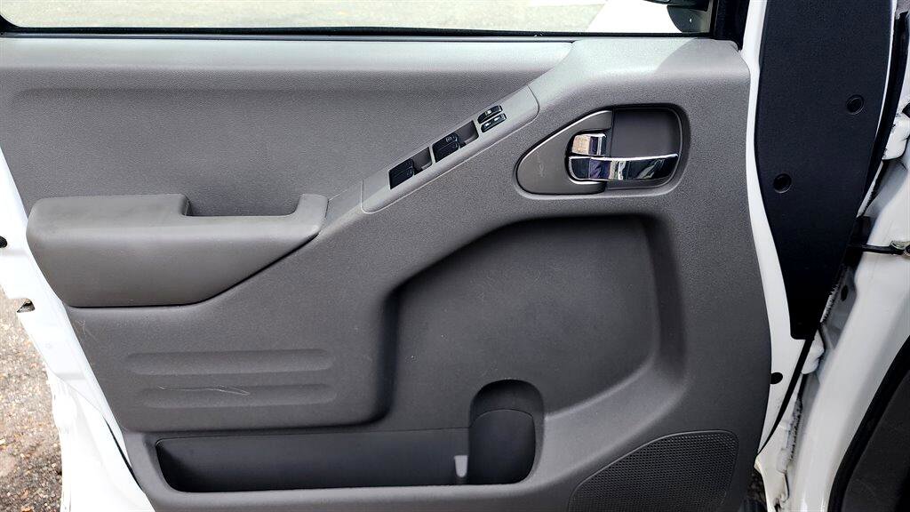 Used 2019 Nissan Frontier SV image 11