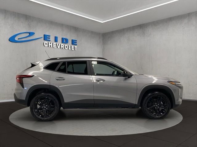 New 2026 Chevrolet Trax ACTIV FWD image 2
