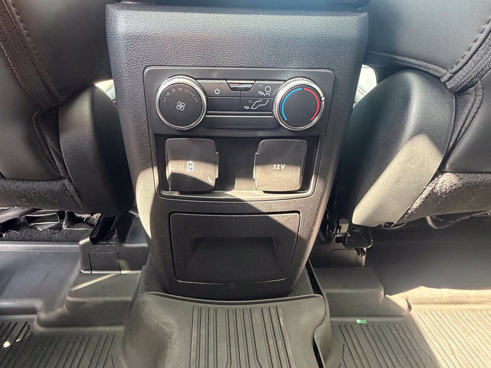 Used 2022 Ford Explorer XLT w/ Equipment Group 202A AWD/4WD image 36