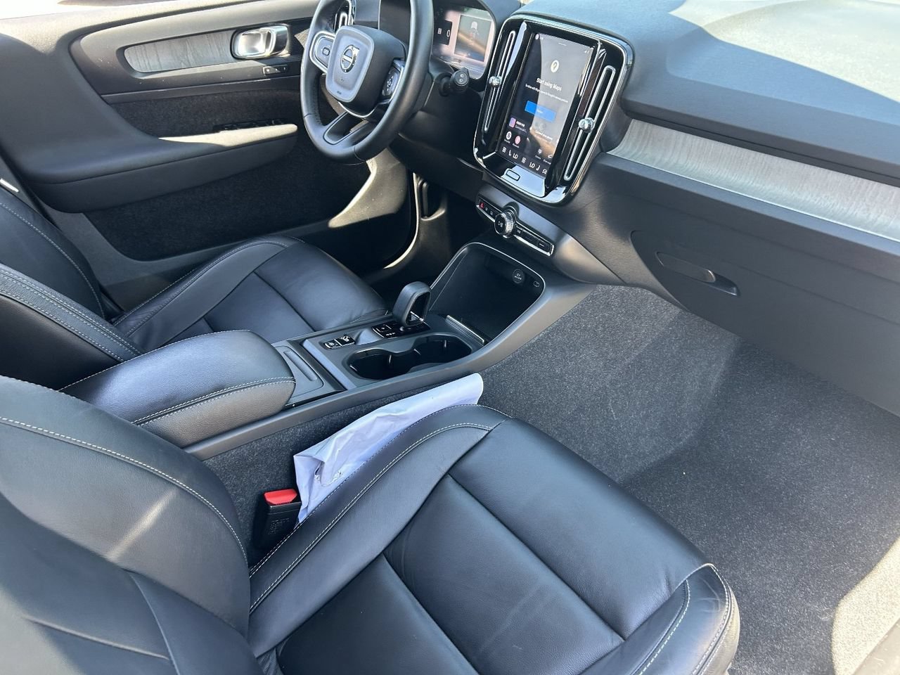Used 2023 Volvo XC40 B4 Core FWD image 13