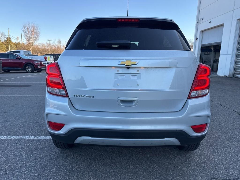 Used 2022 Chevrolet Trax LT w/ LT Convenience Package image 9