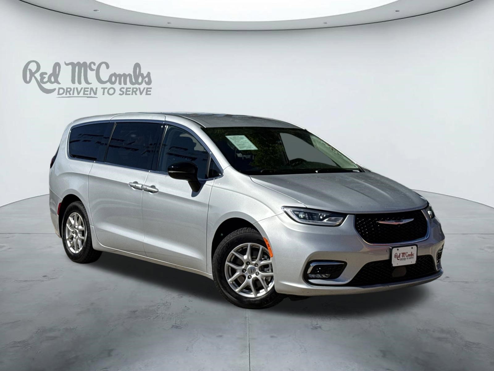 Used 2024 Chrysler Pacifica Touring-L image 1