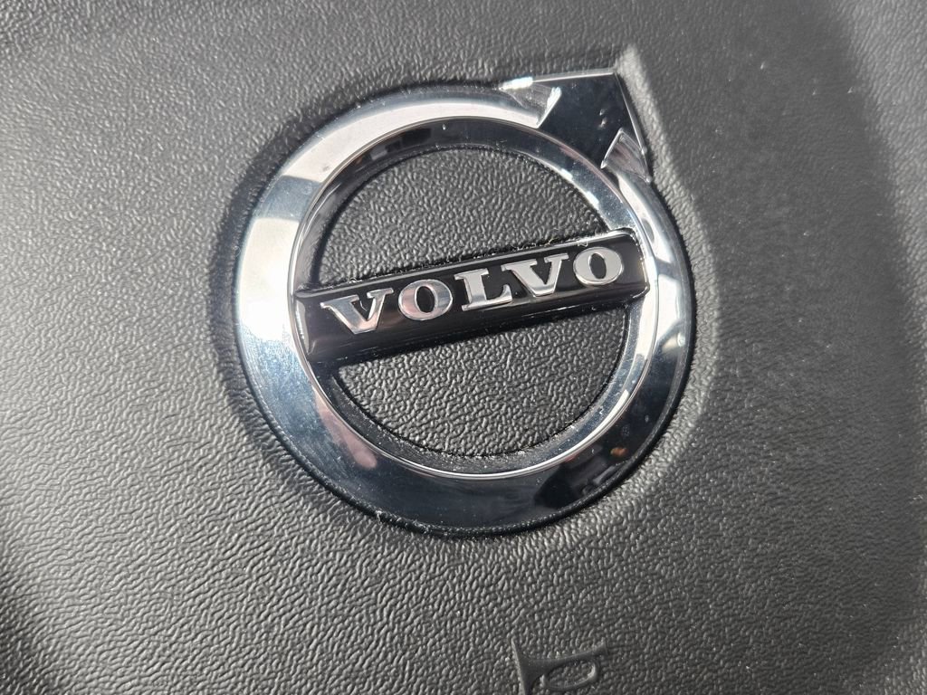 Certified 2023 Volvo XC40 B5 Ultimate w/ Climate Package image 28