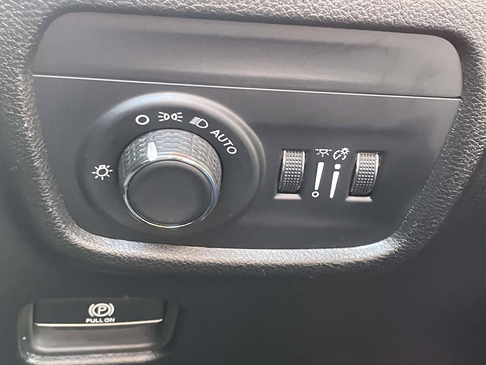 Used 2024 Jeep Grand Cherokee Altitude image 28