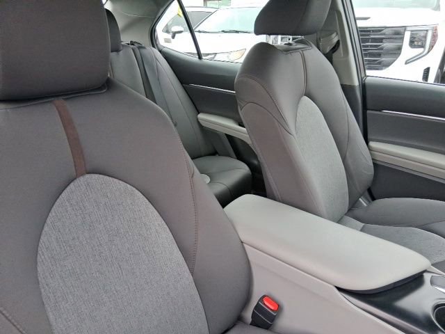 Used 2018 Toyota Camry L image 12