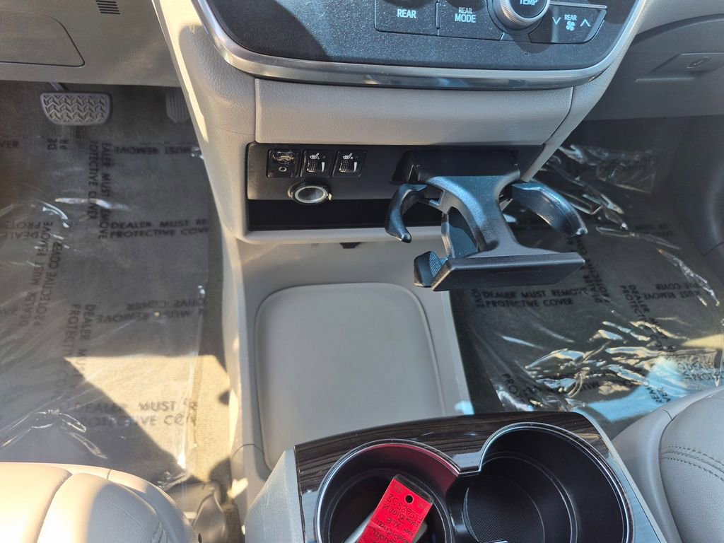 Used 2015 Toyota Sienna XLE w/ XLE Navigation Package image 25