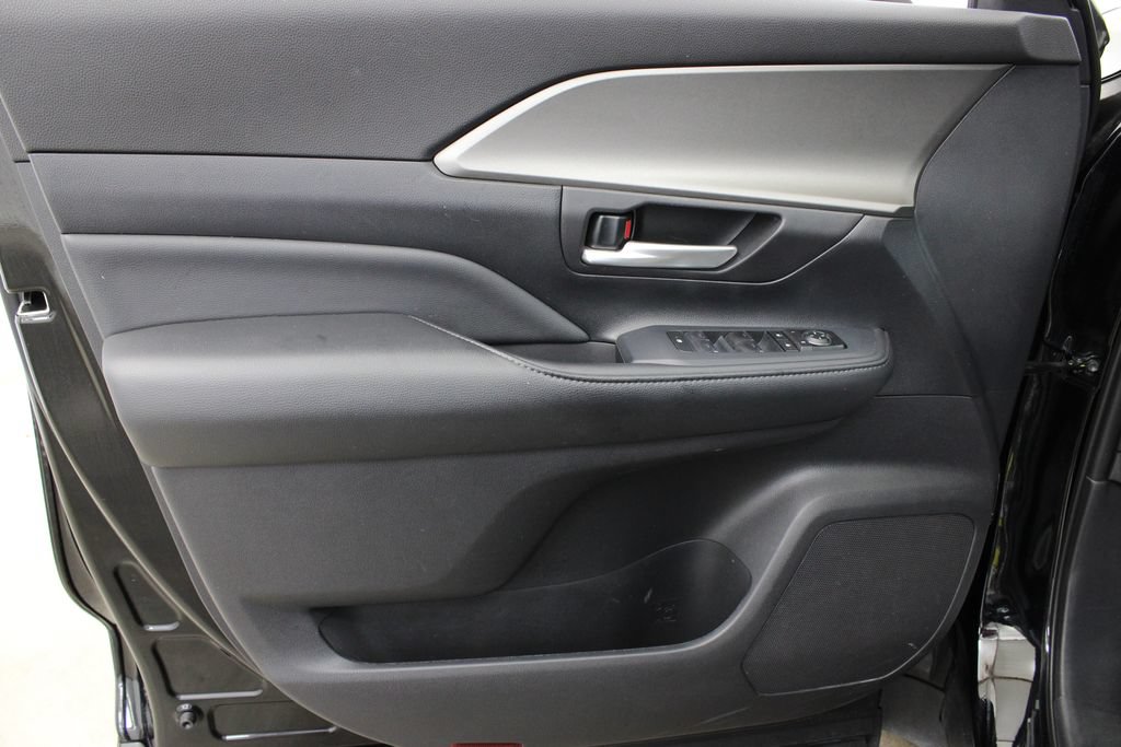 Used 2025 Toyota Grand Highlander AWD image 16
