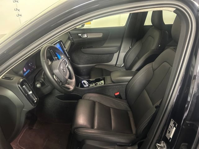 Used 2025 Volvo XC40 B5 Plus AWD/4WD image 13