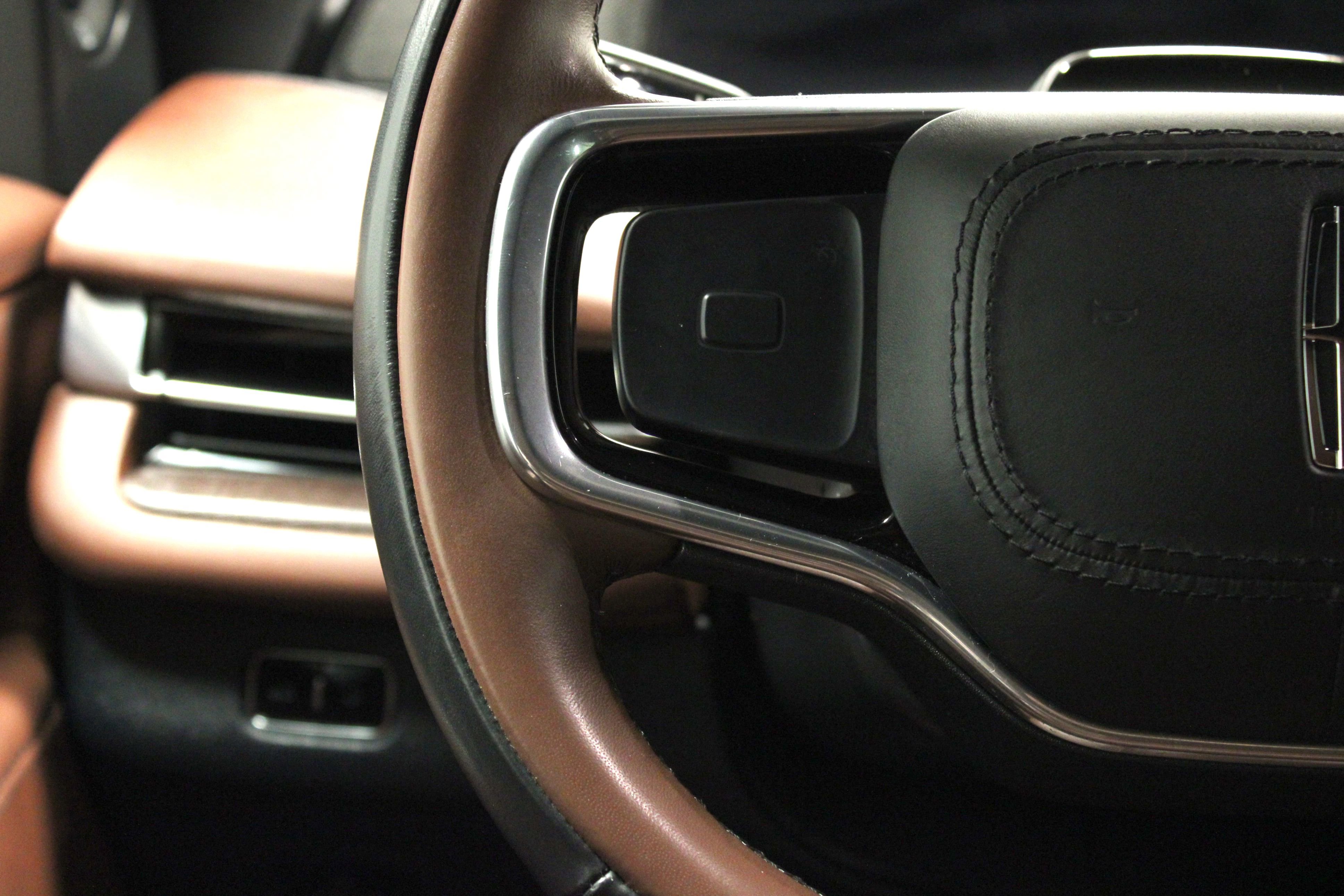 Used 2025 Lincoln Navigator Reserve image 28