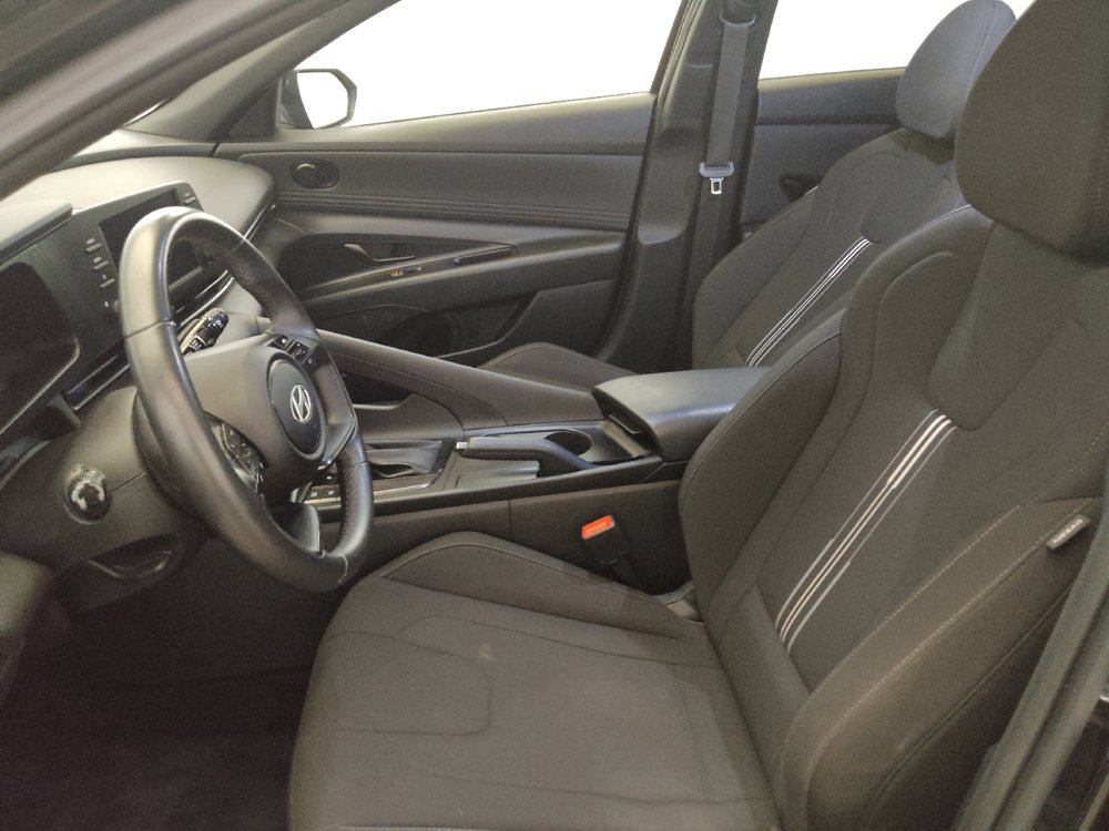 Used 2025 Hyundai Elantra Sport FWD image 17