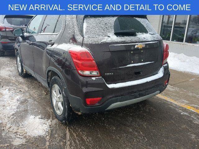 Used 2021 Chevrolet Trax LT w/ LT Convenience Package image 3