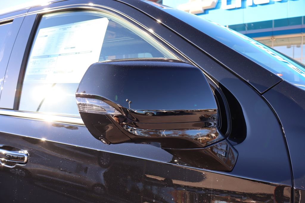 New 2026 Chevrolet Suburban High Country image 2