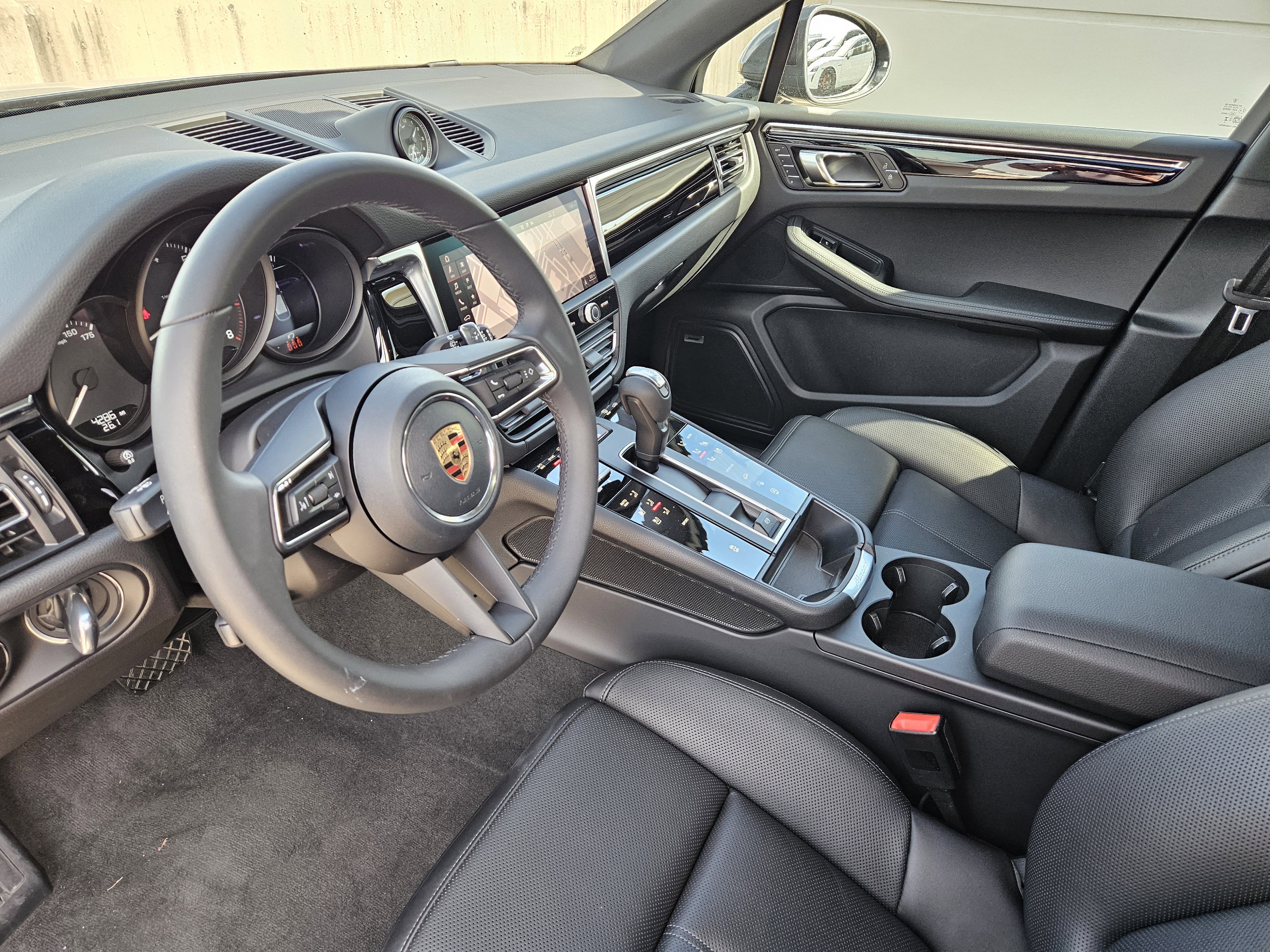 Certified 2026 Porsche Macan image 4