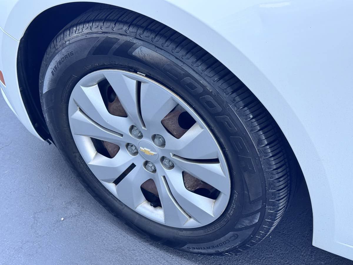 Used 2012 Chevrolet Cruze LS w/ Connectivity Package FWD image 22
