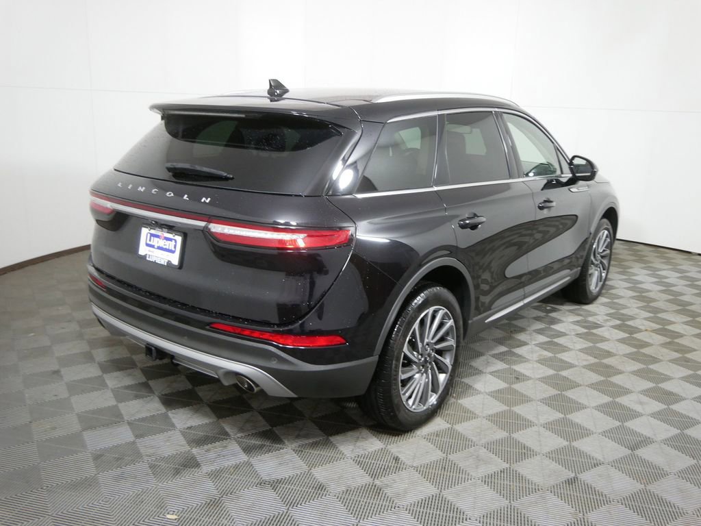 Used 2023 Lincoln Corsair Reserve w/ Towing Package image 3
