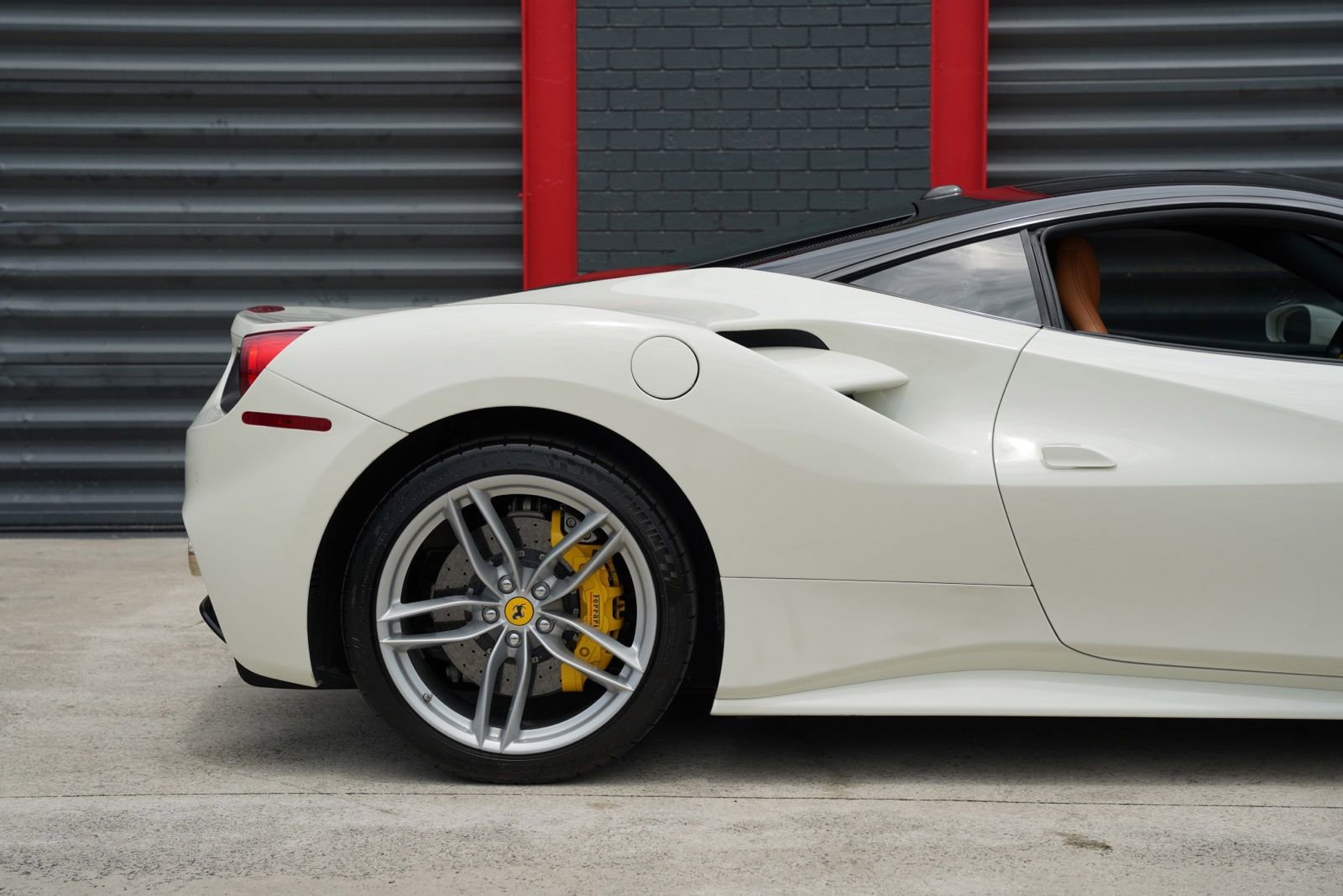 Used 2016 Ferrari 488 GTB RWD image 11