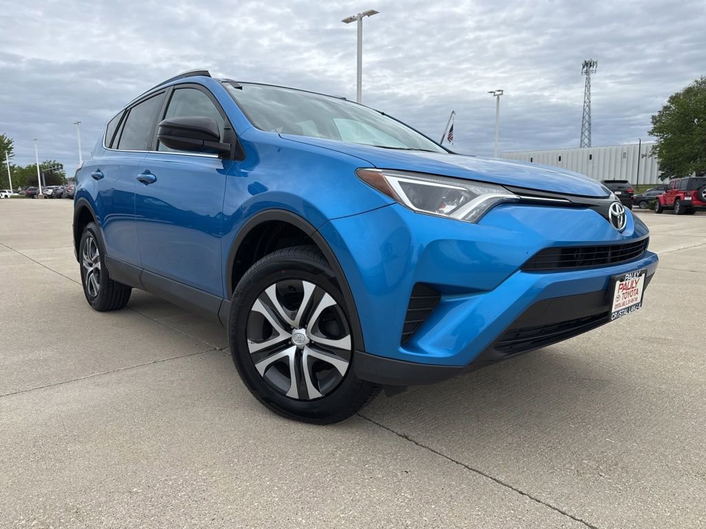 Used 2016 Toyota RAV4 LE AWD/4WD image 2