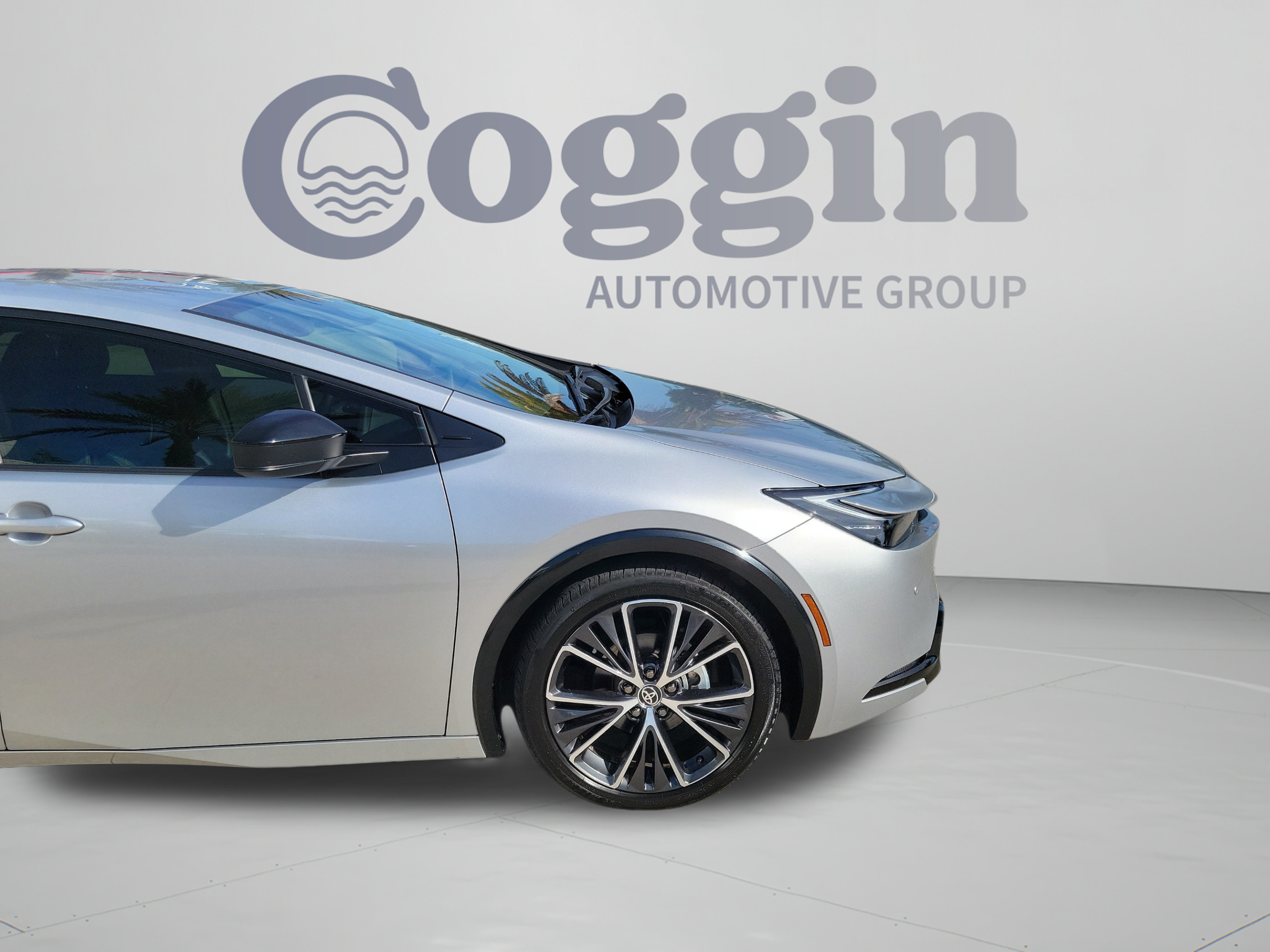 Used 2023 Toyota Prius XLE FWD image 32