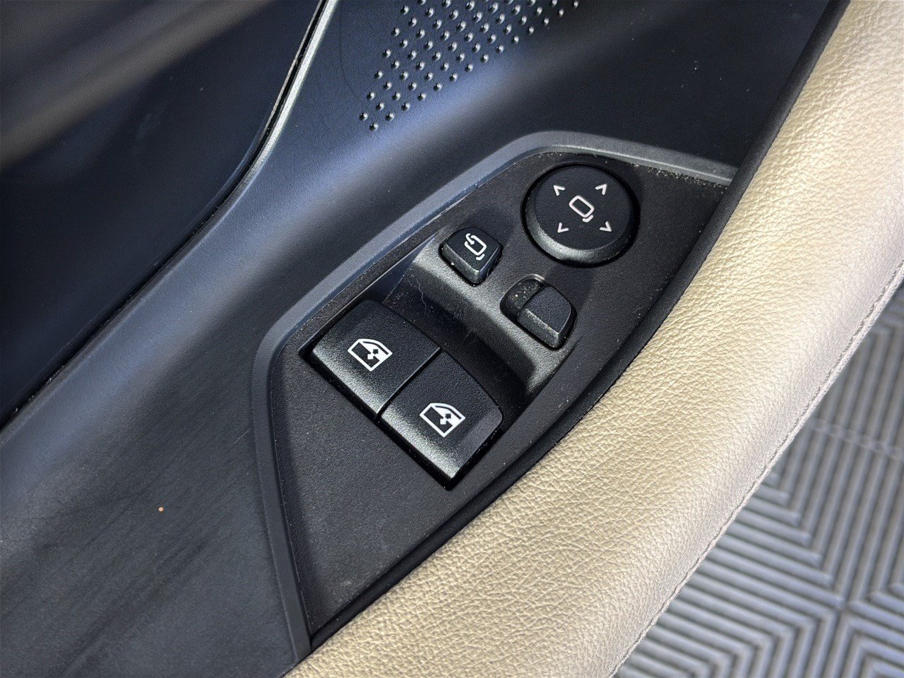 Certified 2024 BMW 230i Coupe w/ Convenience Package RWD image 15