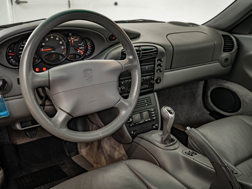 Used 2001 Porsche 911 Carrera image 4