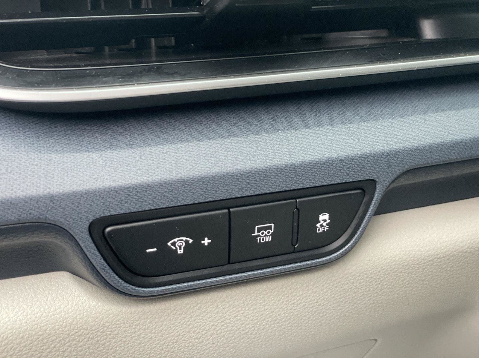Used 2025 Kia Carnival EX FWD image 30