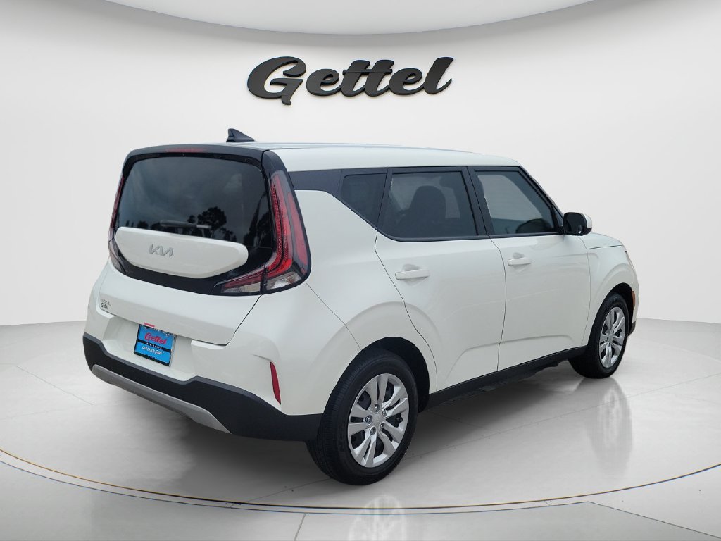 Used 2025 Kia Soul LX FWD image 5