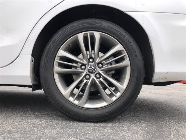 Used 2016 Toyota Camry image 7
