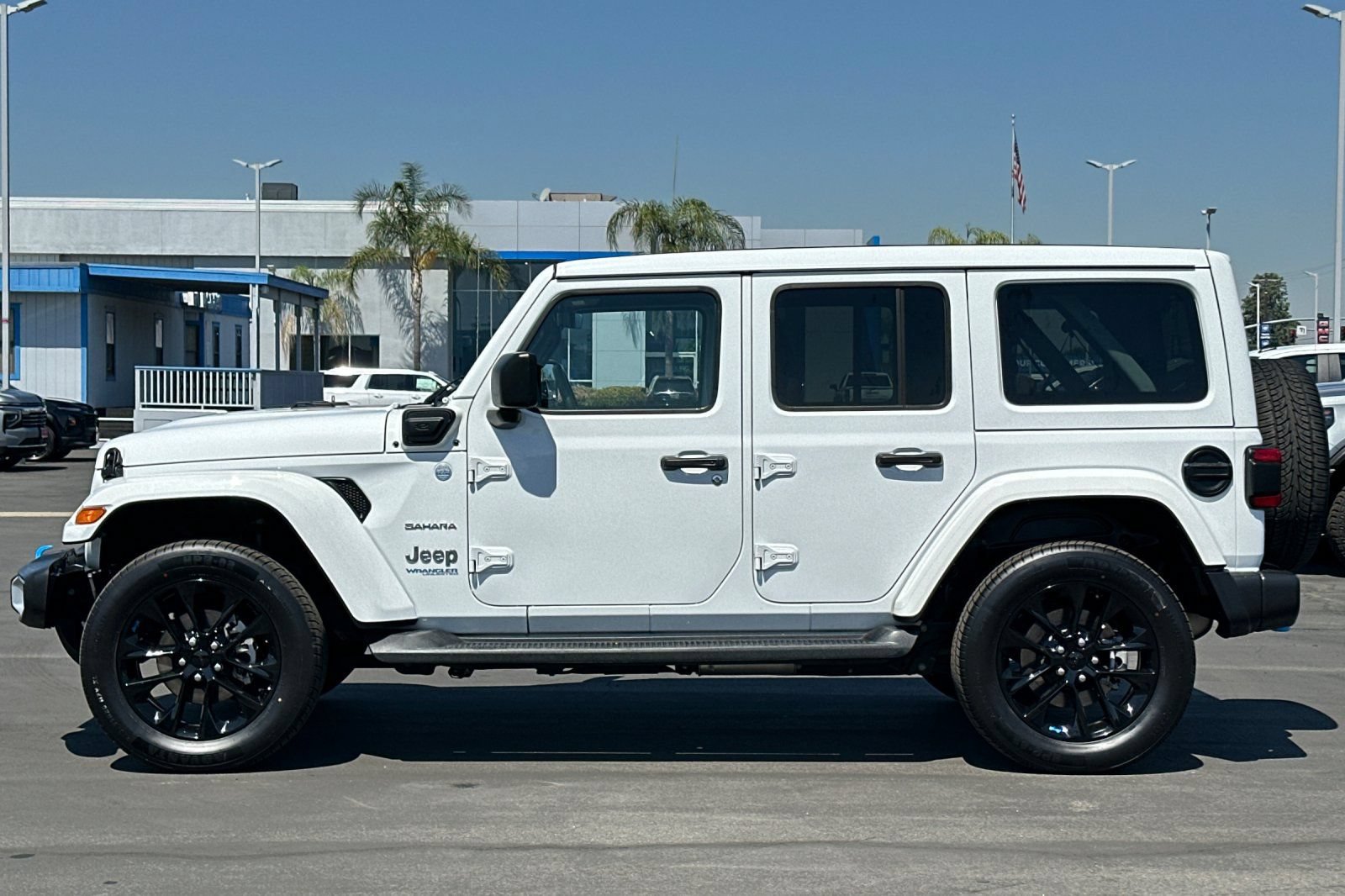 Used 2022 Jeep Wrangler Unlimited Sahara AWD/4WD image 8