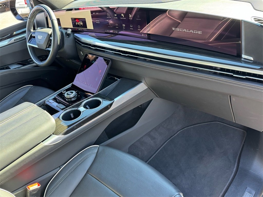 Used 2025 Cadillac Escalade Premium Luxury image 24