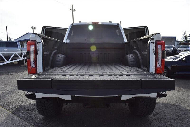 Used 2025 Ford F350 Platinum w/ FX4 Off-Road Package image 31