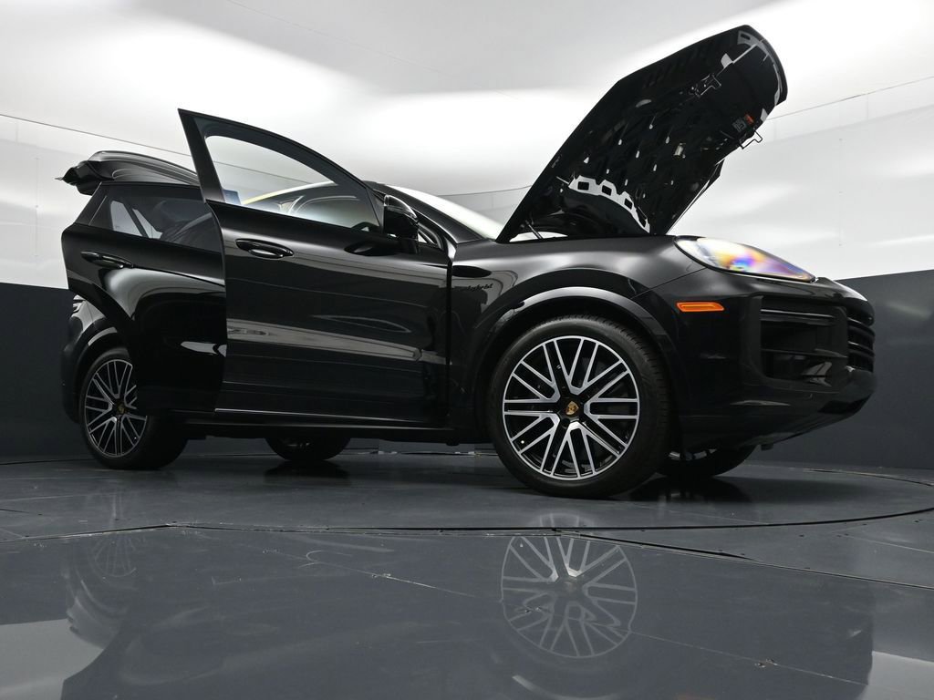 New 2024 Porsche Cayenne Turbo AWD/4WD image 32